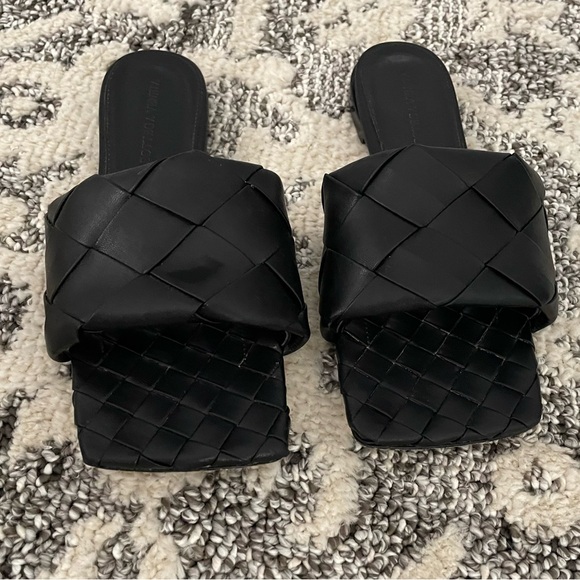 SALE - original price > $1100  Black Intreciatto Bottega Venetta Slides - Picture 1 of 8